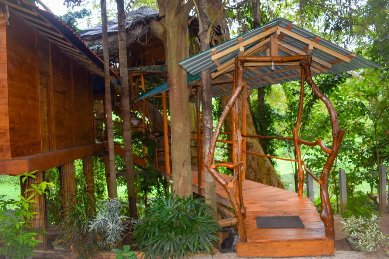 Kumbuk Tree House Villa Tissamaharama Exterior photo